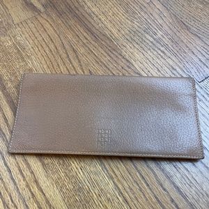 Travel wallet. Tan leather.